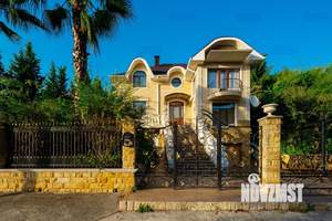 Дом 250м², 2-этажный, участок 15 сот.  