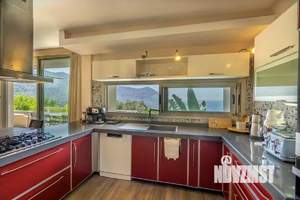 Дом 190м², 3-этажный, участок 8 сот.  