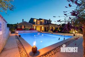 Коттедж 390м², 2-этажный, участок 10 сот.  