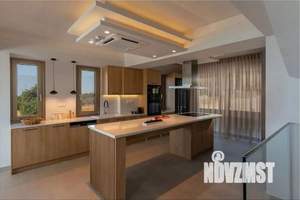 Дом 250м², 2-этажный, участок 6 сот.  