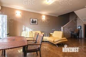Дом 475м², 3-этажный, участок 8 сот.  