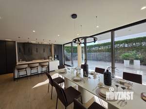 Дом 300м&sup2;, 2-этажный, участок 10 сот.  