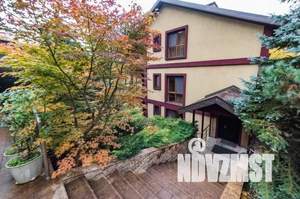 Дом 250м², 3-этажный, участок 10 сот.  