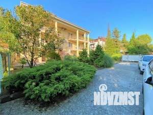 Коттедж 460м², 3-этажный, участок 7 сот.  