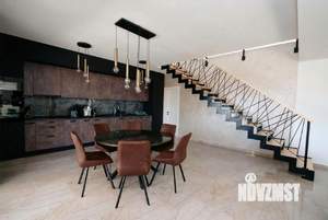 Дом 180м&sup2;, 2-этажный, участок 7 сот.  