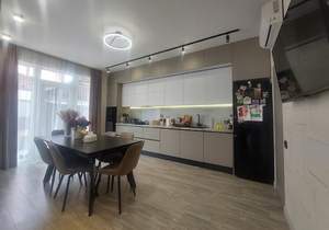 Дом 180м², 2-этажный, участок 4 сот.  
