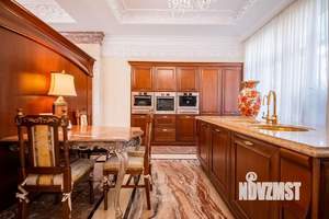 Дом 360м², 3-этажный, участок 14 сот.  