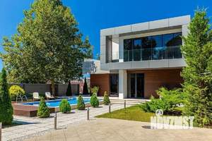 Дом 300м², 2-этажный, участок 8 сот.  