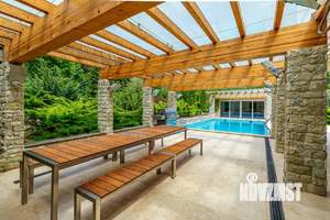 Дом 680м², 2-этажный, участок 42 сот.  