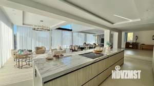 Коттедж 239м², 3-этажный, участок 3 сот.  