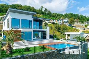 Коттедж 220м², 2-этажный, участок 6 сот.  