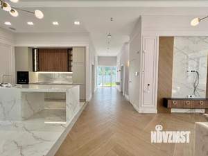 Дом 320м², 2-этажный, участок 10 сот.  