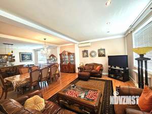 Дом 438м², 3-этажный, участок 6 сот.  