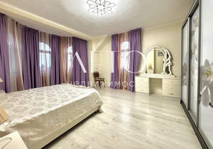 Дом 290м², 3-этажный, участок 5 сот.  