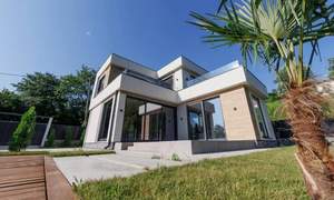 Дом 180м², 2-этажный, участок 5 сот.  