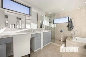 Дом 350м², 3-этажный, участок 12 сот.  