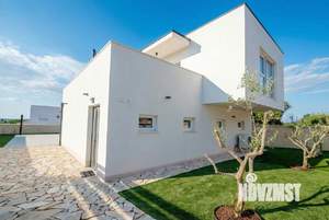 Дом 180м&sup2;, 2-этажный, участок 7 сот.  