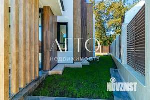 Дом 297м², 3-этажный, участок 8 сот.  