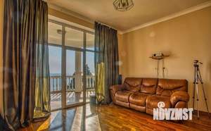 Коттедж 1000м², 3-этажный, участок 25 сот.  