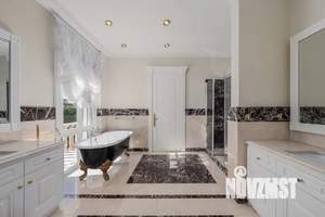 Дом 400м², 2-этажный, участок 15 сот.  