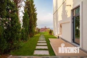 Дом 240м², 2-этажный, участок 10 сот.  