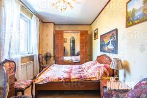 Дом 365м&sup2;, 4-этажный, участок 15 сот.  