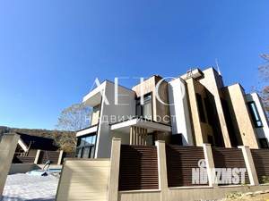 Дом 297м², 3-этажный, участок 8 сот.  