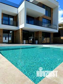 Коттедж 298м², 3-этажный, участок 5 сот.  