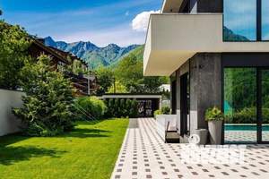 Дом 650м&sup2;, 3-этажный, участок 11 сот.  