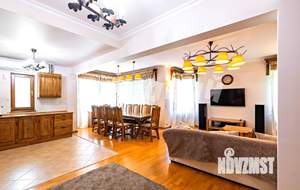 Дом 256м², 2-этажный, участок 15 сот.  