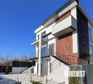 Дом 215м&sup2;, 3-этажный, участок 4 сот.  