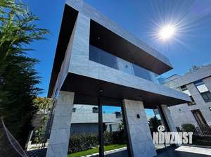 Коттедж 240м², 2-этажный, участок 6 сот.  