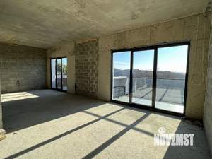 Дом 215м&sup2;, 3-этажный, участок 4 сот.  