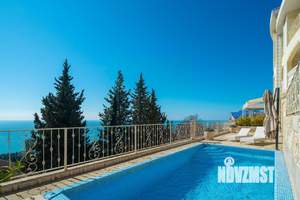 Дом 200м², 3-этажный, участок 6 сот.  