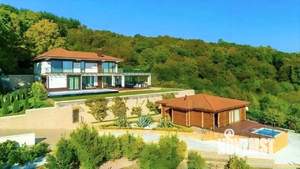 Дом 550м&sup2;, 2-этажный, участок 50 сот.  