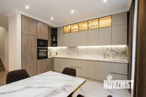 Дом 200м&sup2;, 2-этажный, участок 7 сот.  