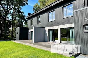 Дом 240м², 2-этажный, участок 6 сот.  