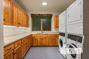 Дом 550м², 2-этажный, участок 30 сот.  