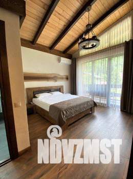 Дом 250м², 2-этажный, участок 6 сот.  