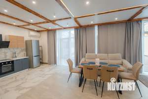 Дом 300м², 3-этажный, участок 8 сот.  