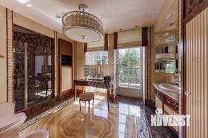 Дом 1250м², 3-этажный, участок 60 сот.  