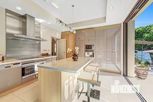 Дом 380м², 3-этажный, участок 16 сот.  