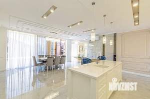 Дом 350м², 2-этажный, участок 10 сот.  