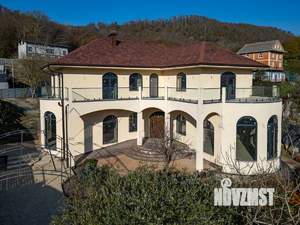 Коттедж 360м&sup2;, 2-этажный, участок 20 сот.  