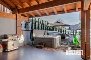 Дом 500м&sup2;, 2-этажный, участок 13 сот.  