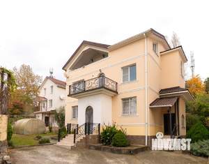 Коттедж 400м², 3-этажный, участок 10 сот.  