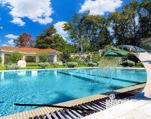 Дом 1200м², 2-этажный, участок 50 сот.  