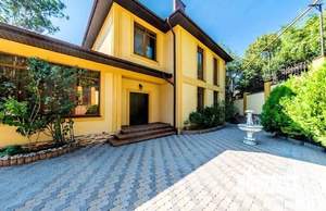 Дом 350м², 2-этажный, участок 10 сот.  