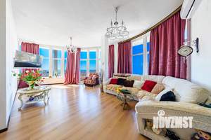 Дом 330м², 2-этажный, участок 7 сот.  