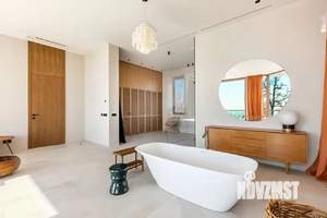 Дом 350м², 3-этажный, участок 9 сот.  